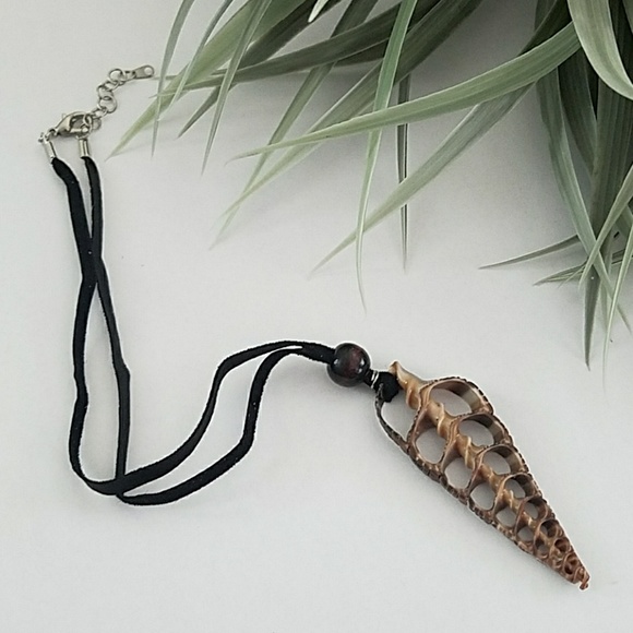 Handmade authentic shell necklace - Picture 2 of 6